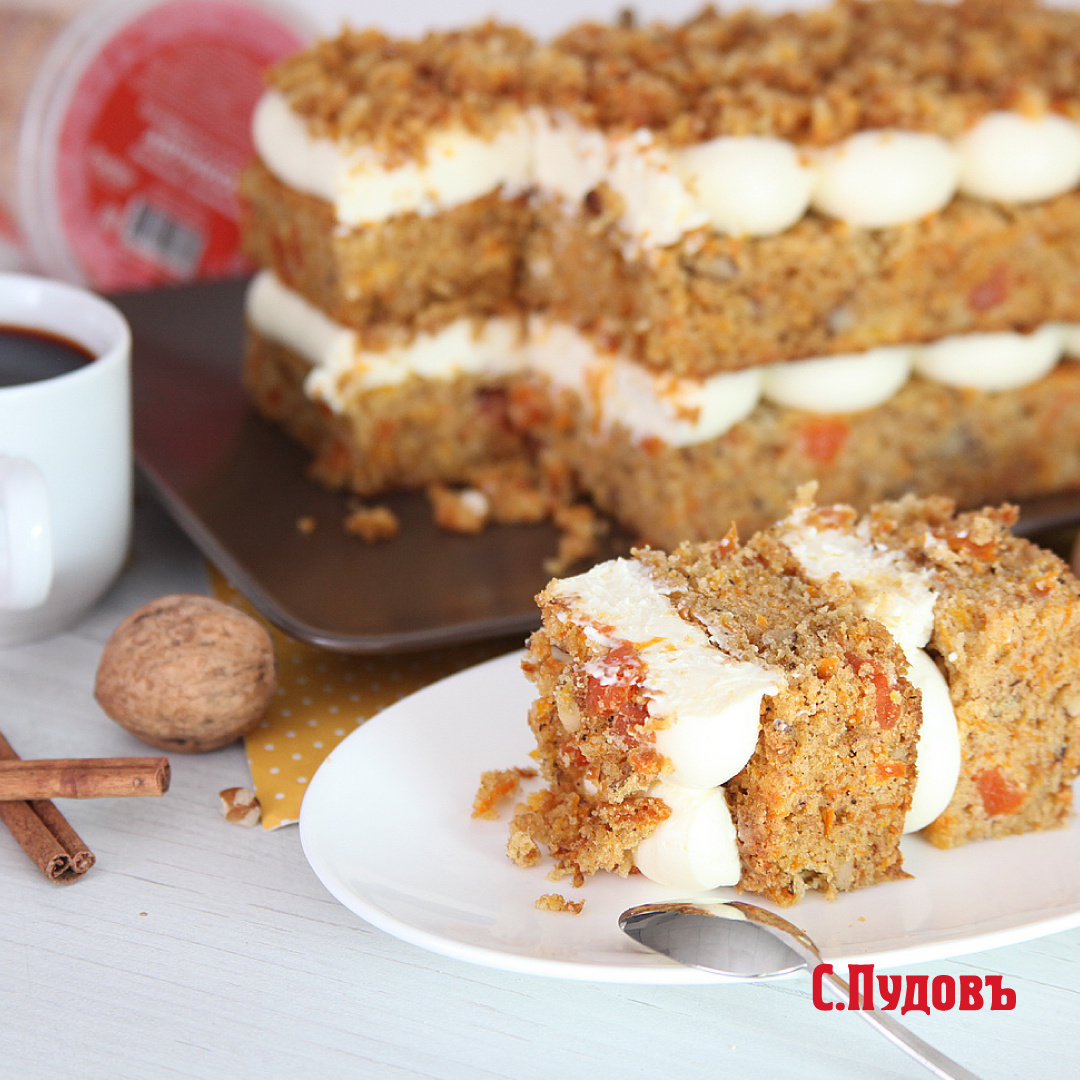Морковный торт с орехами, курагой и кремом-чиз