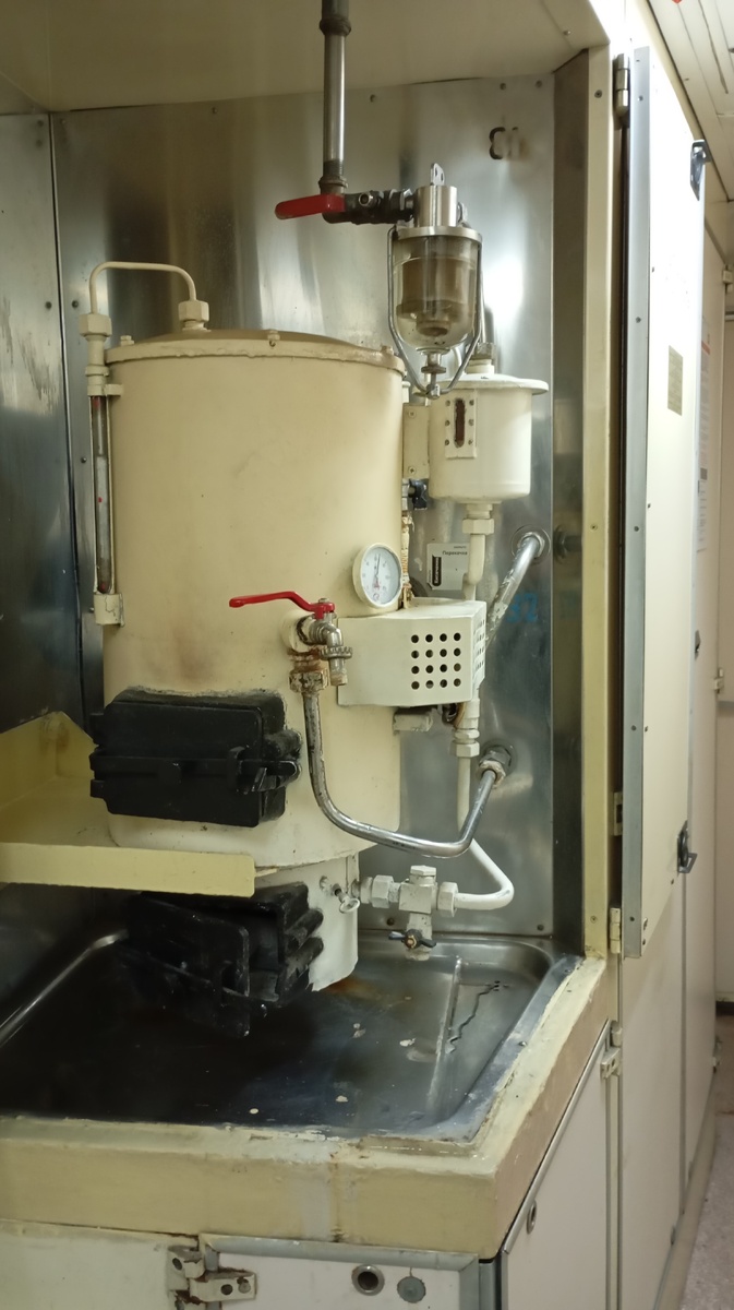 Титан с горячей водой.