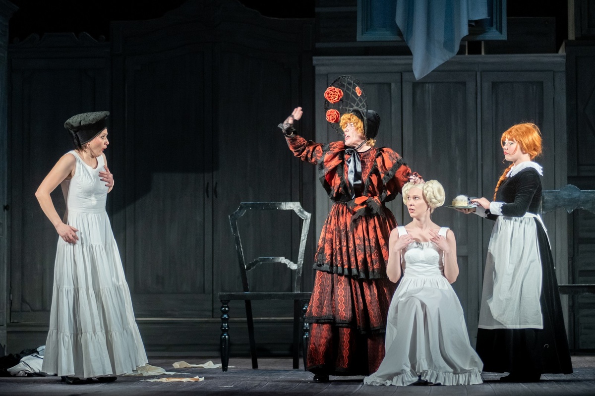 Фото: сайт Рязанского театра драмы / https://www.rzndrama.ru/ru/whatson/komedii/zhenitba.html