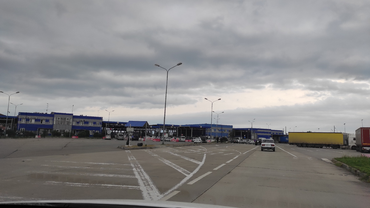 Не хотелось бы, чтобы отпуск закончился не начавшись на границе. Фото: Кирилл Полиенко/Polienko: путешествуем вдвоём