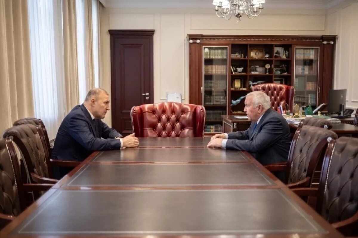    Глава Адыгеи провел встречу с председателем Совета ветеранов региона