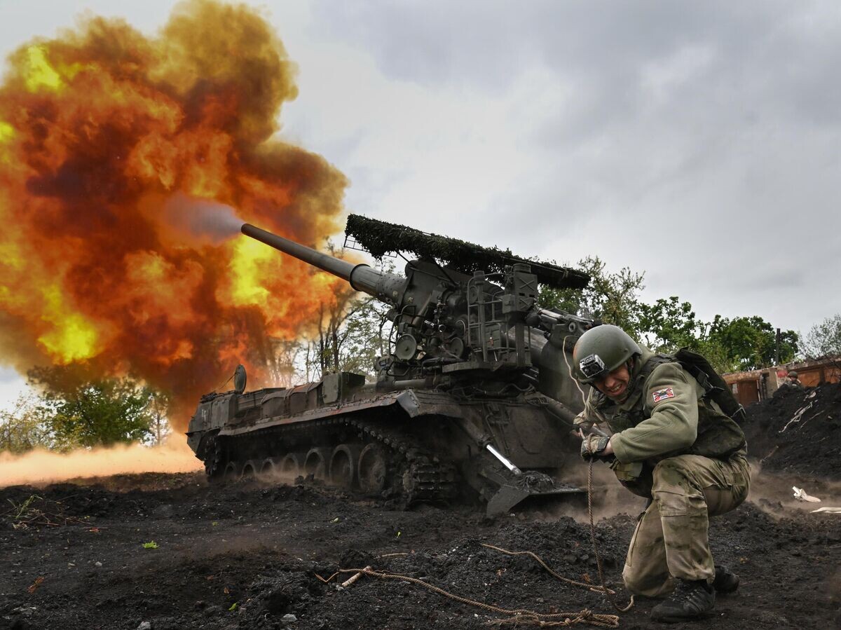    Боевая работа артиллерийского расчета самоходной пушки 2С7М "Малка"© РИА Новости / Станислав Красильников