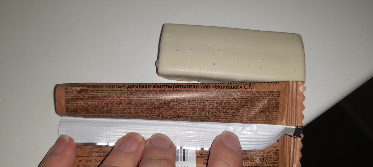 Шрифт мелкий – на темном фоне читать сложно