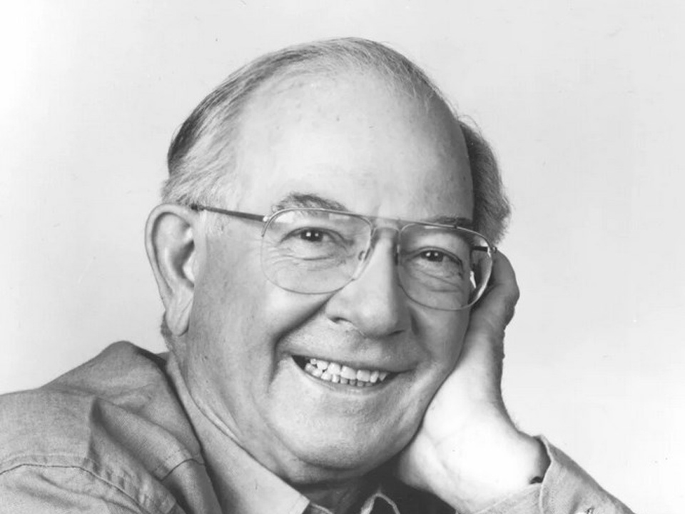 Дэниел Киз — американский писатель и филолог. Автор десяти романов и нескольких десятков рассказов. 