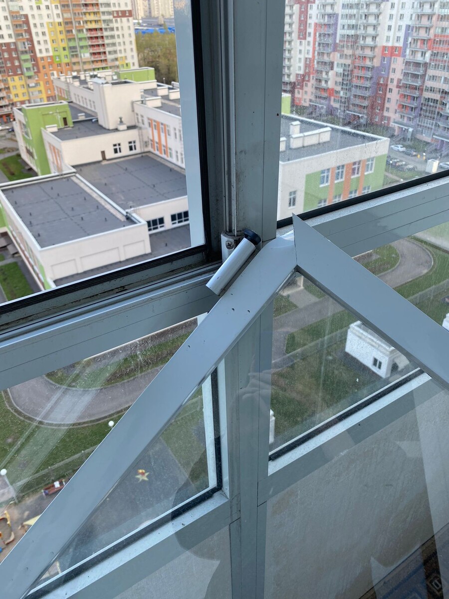 Напишите нам в в Ватсап +7-931-582-68-50 или позвоните по телефону 9-043-042 — и договоритесь о времени прихода мастера по ремонту окон в Киришском районе ЛО