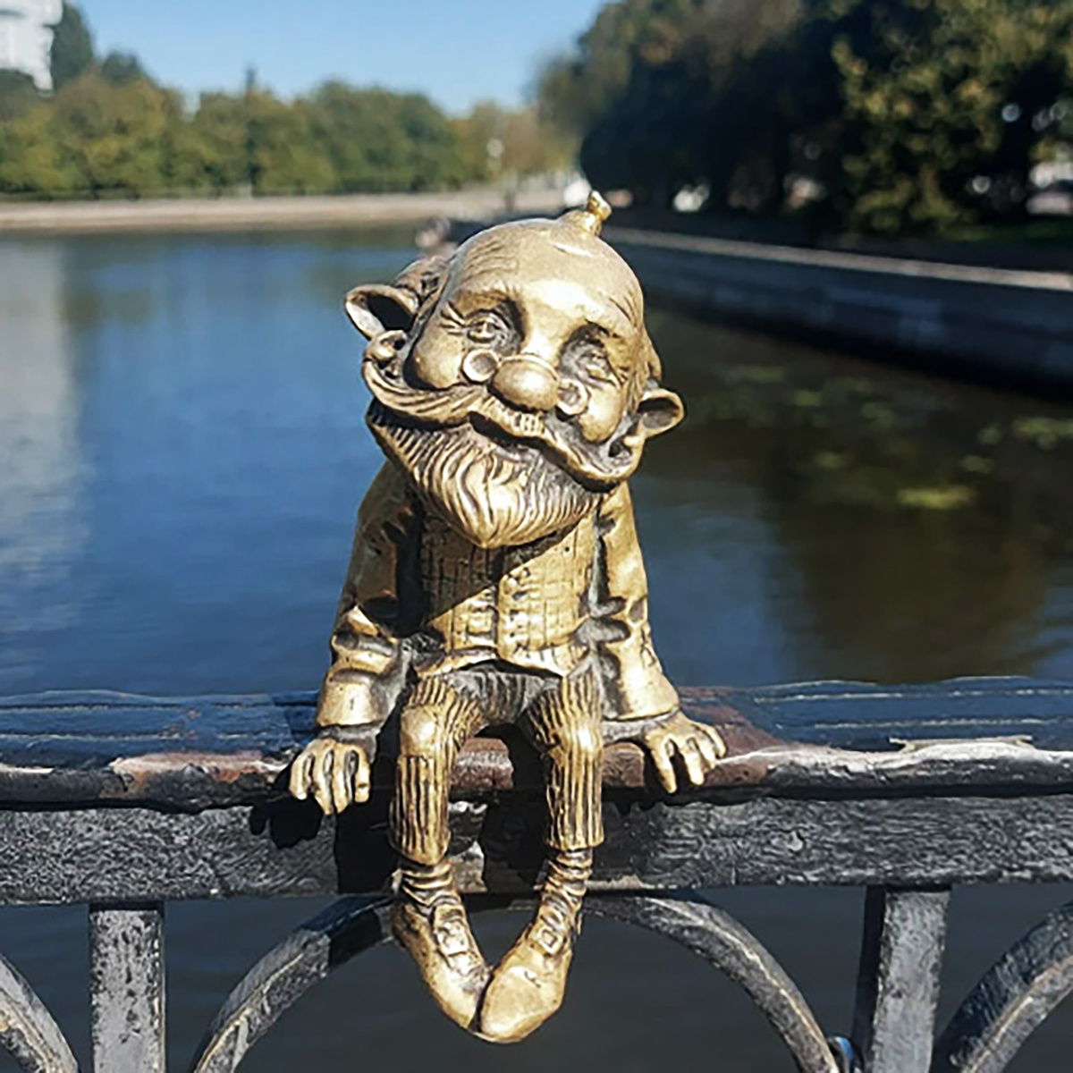 Дедушка Карл на Медовом Мосту в Калиниграде. Фото из личного архива.