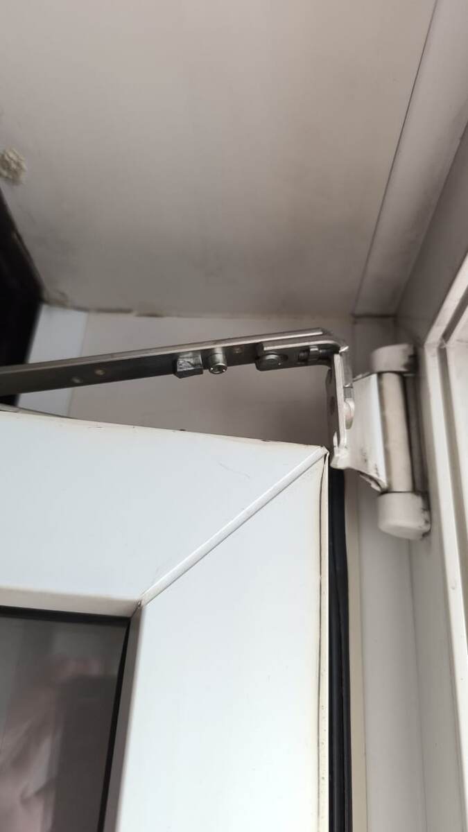 Напишите нам в в Ватсап +7-931-582-68-50 или позвоните по телефону 9-043-042 — и договоритесь о времени прихода мастера по ремонту окон в Кировском раоне ЛО