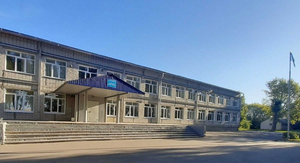 ..на крыльце этой самой школы мы с Аней и дрались