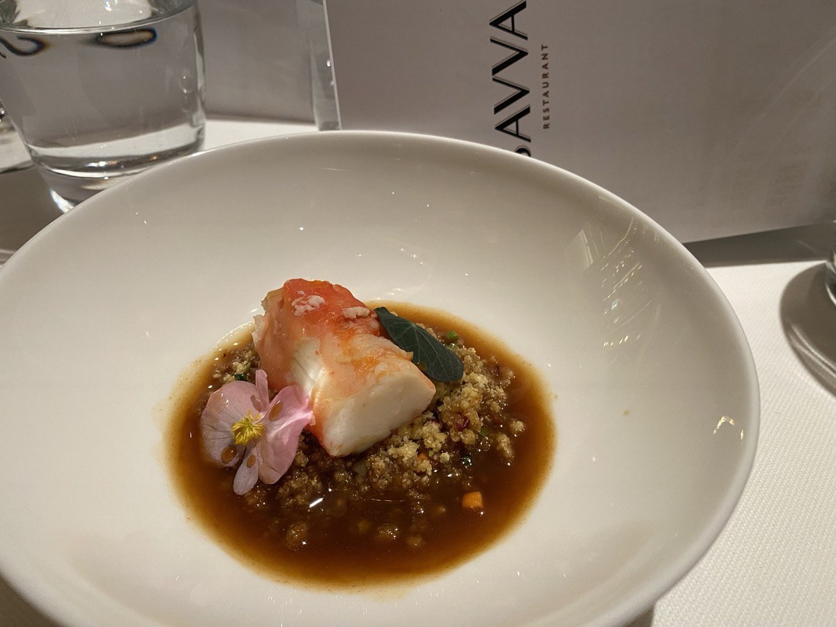 Бульон Tucupi с грибами и крабом