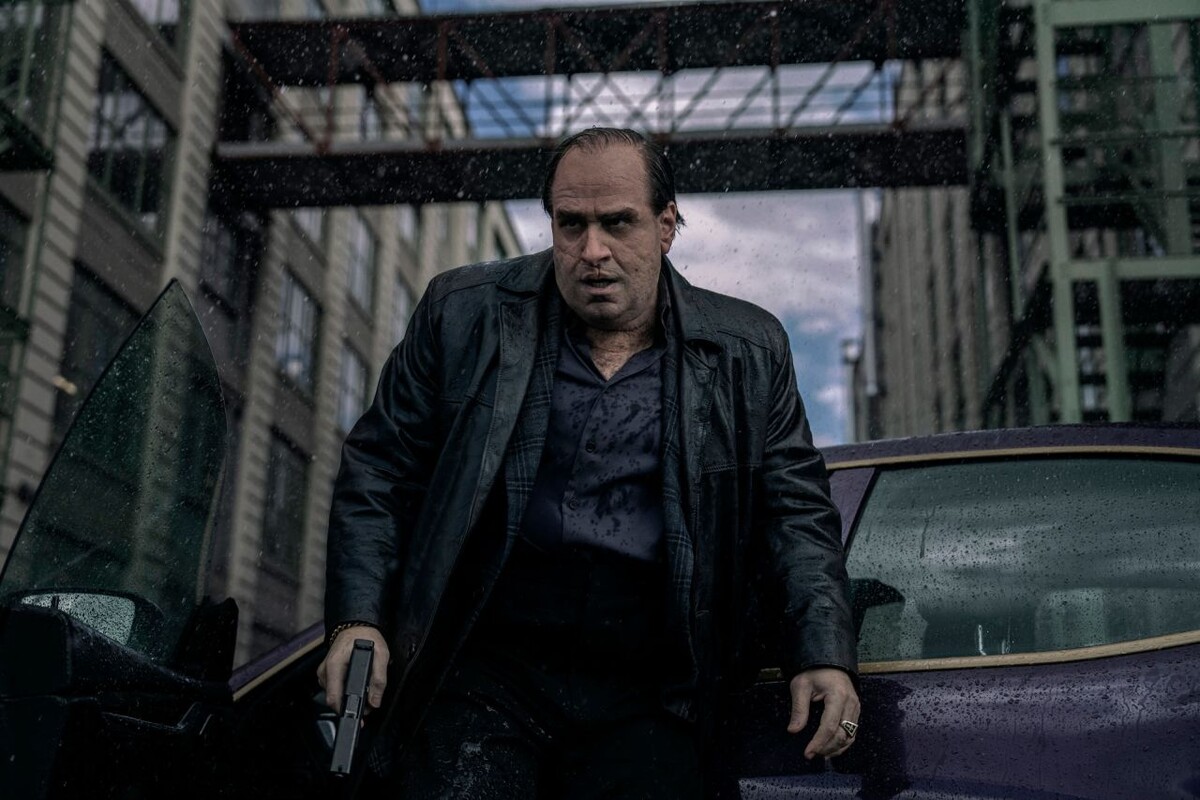 кадр из сериала «Пингвин»