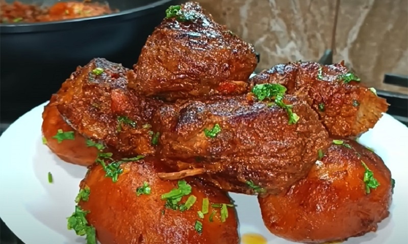 Готовим самое вкусное мясо: говядина с овощами без воды – просто и очень вкусно