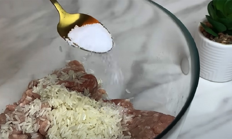 Греческий суп с фрикадельками и лимонным соусом: аромат уюта на каждый день