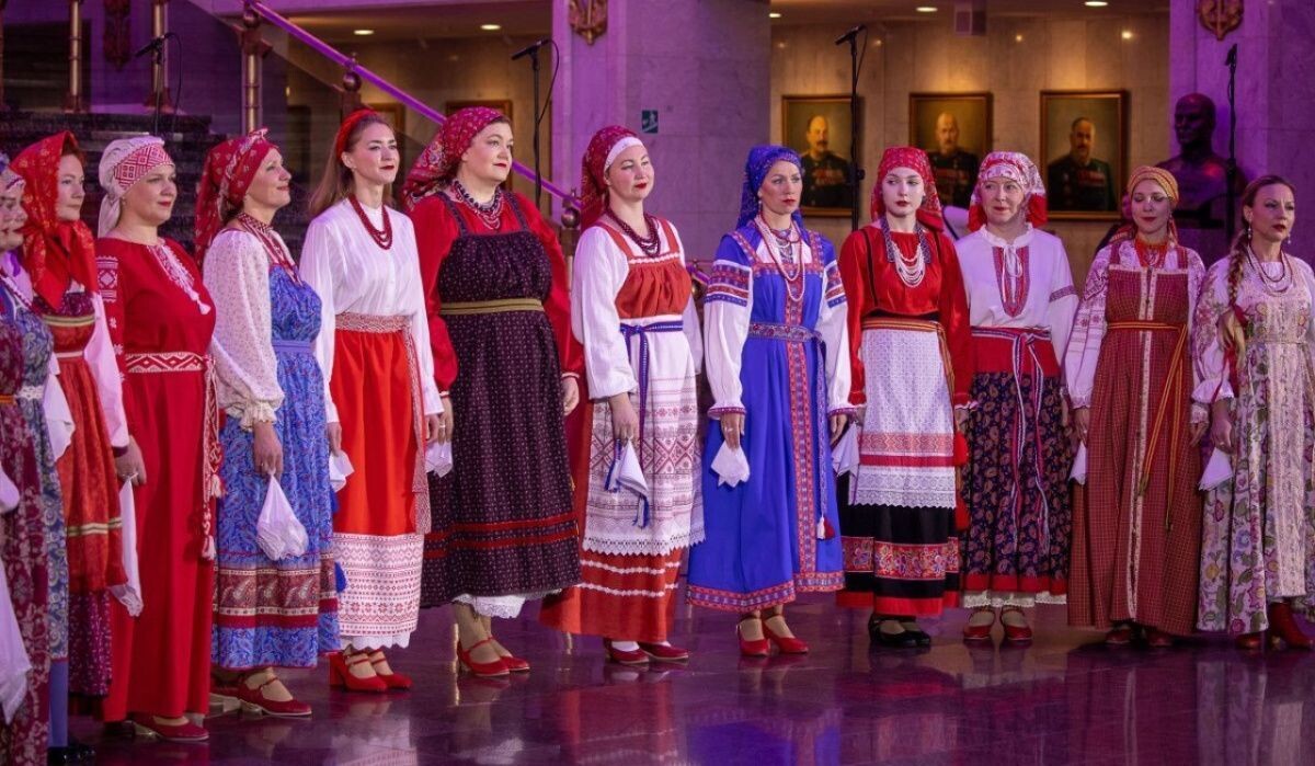     Выступление любительских народных хоров Москвы Horosapiens FOLK в Музее Победы Источник: victorymuseum.ru Автор фото: Пресс-служба Музея Победы