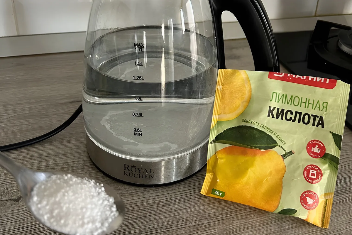 На такой чайник достаточно трех ложек