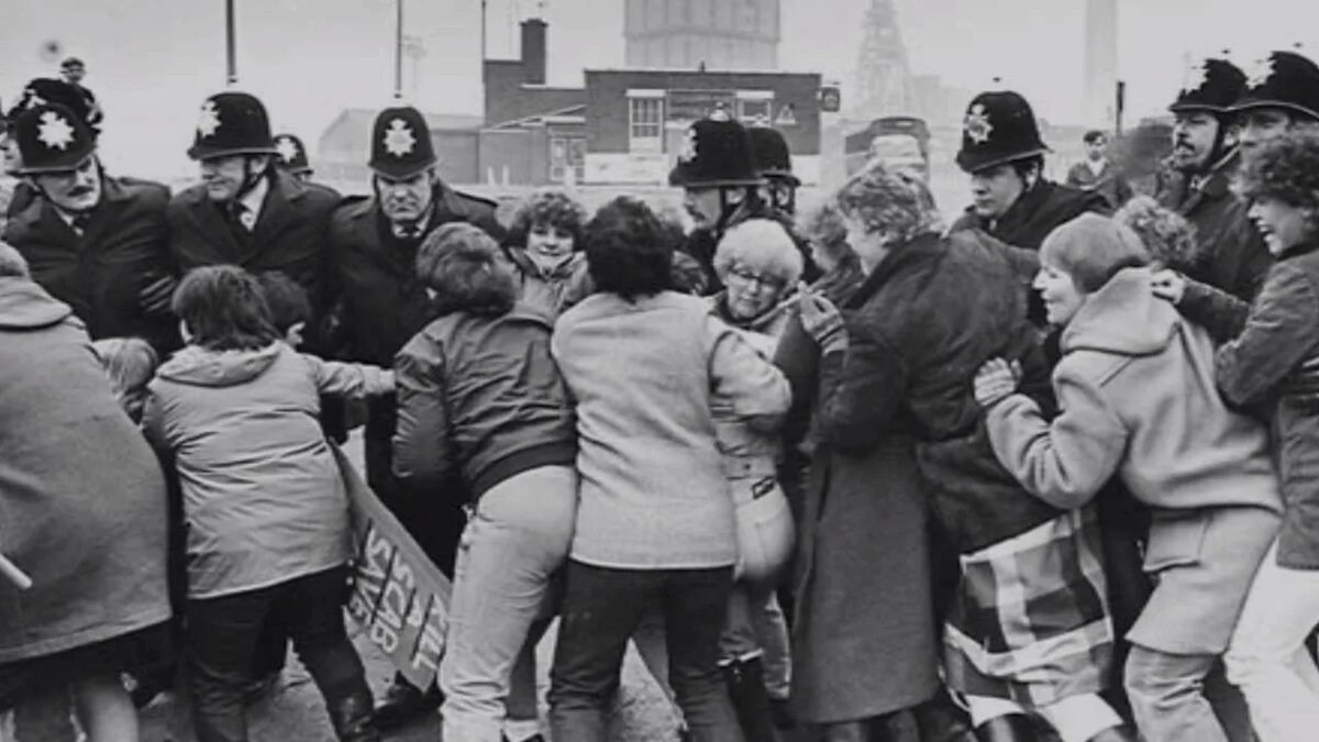 Столкновения между полицией и бастующими шахтёрами во время забастовки 1984-85 годов.