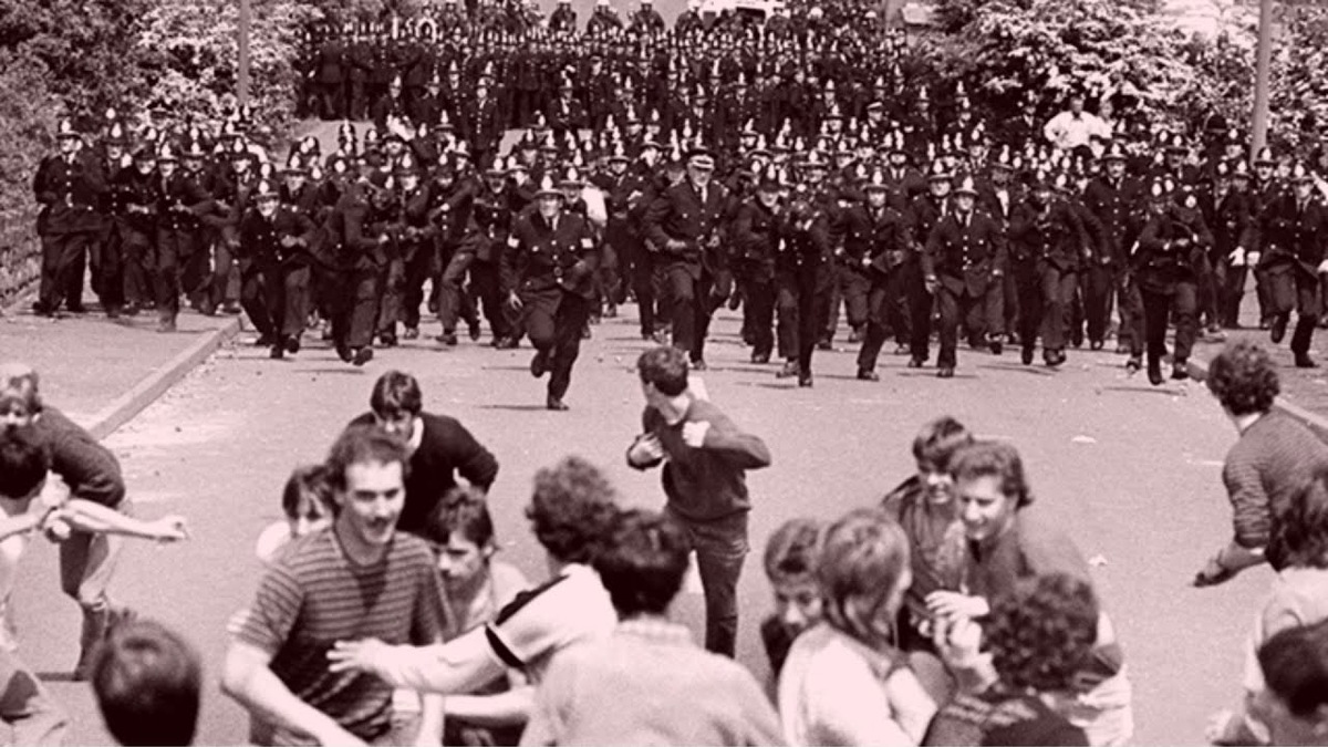 Столкновения между полицией и бастующими шахтёрами во время забастовки 1984-85 годов.