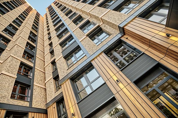 Современный жилой комплекс с облицовкой из кирпича и дерева: сочетание архитектурной эстетики и энергоэффективных технологий нового поколения, (источник: lenta.ru)