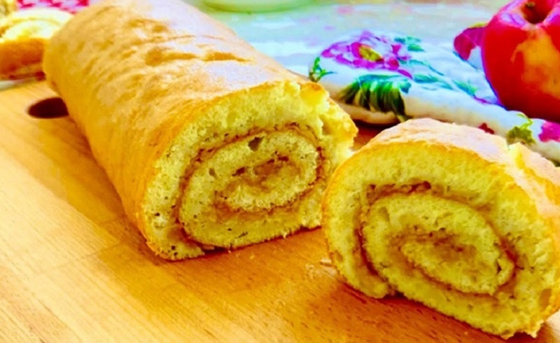 Простой и быстрый яблочный рулет: нежная выпечка для уютного чаепития за минимум времени