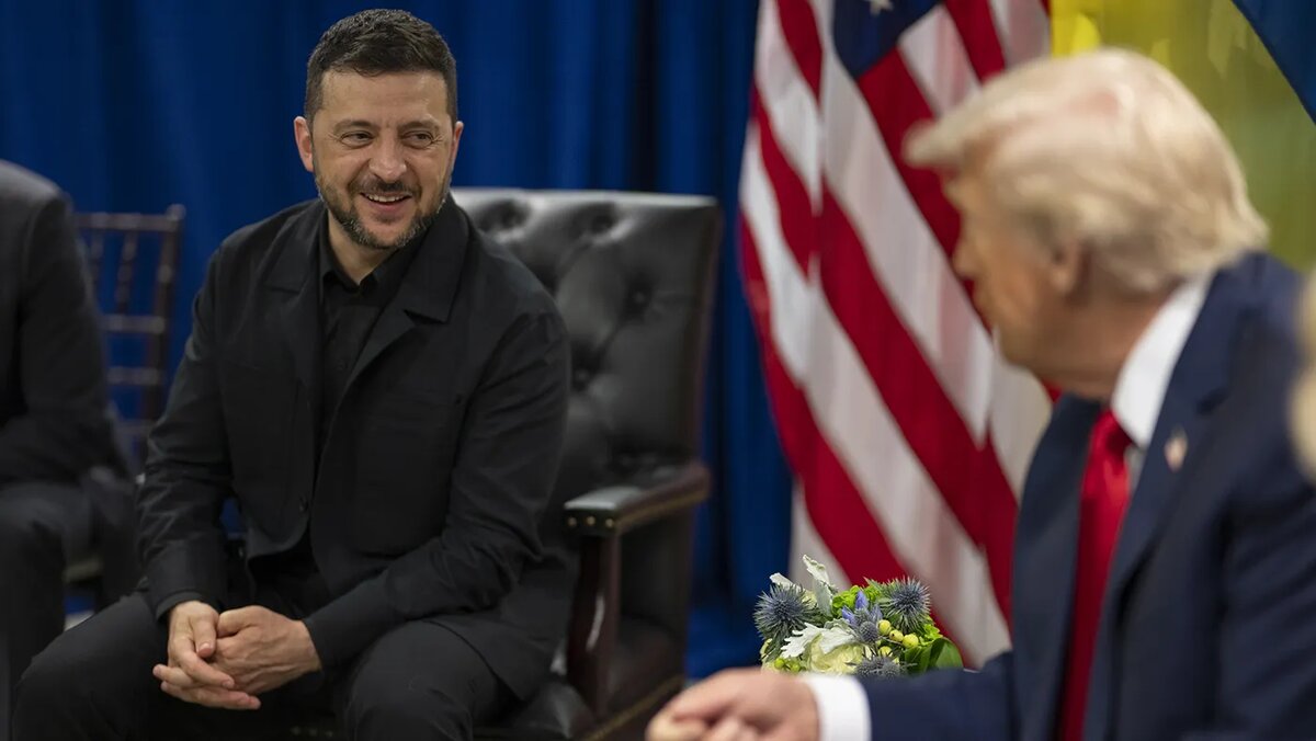   Daniel Torok / White House- Президент США Дональд Трамп принимает участие в двусторонней встрече с президентом Украины Владимиром Зеленским