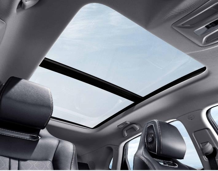 Площадь панорамной крыши UNI-K одна из самых больших в классе кроссоверов — 1,31 м²