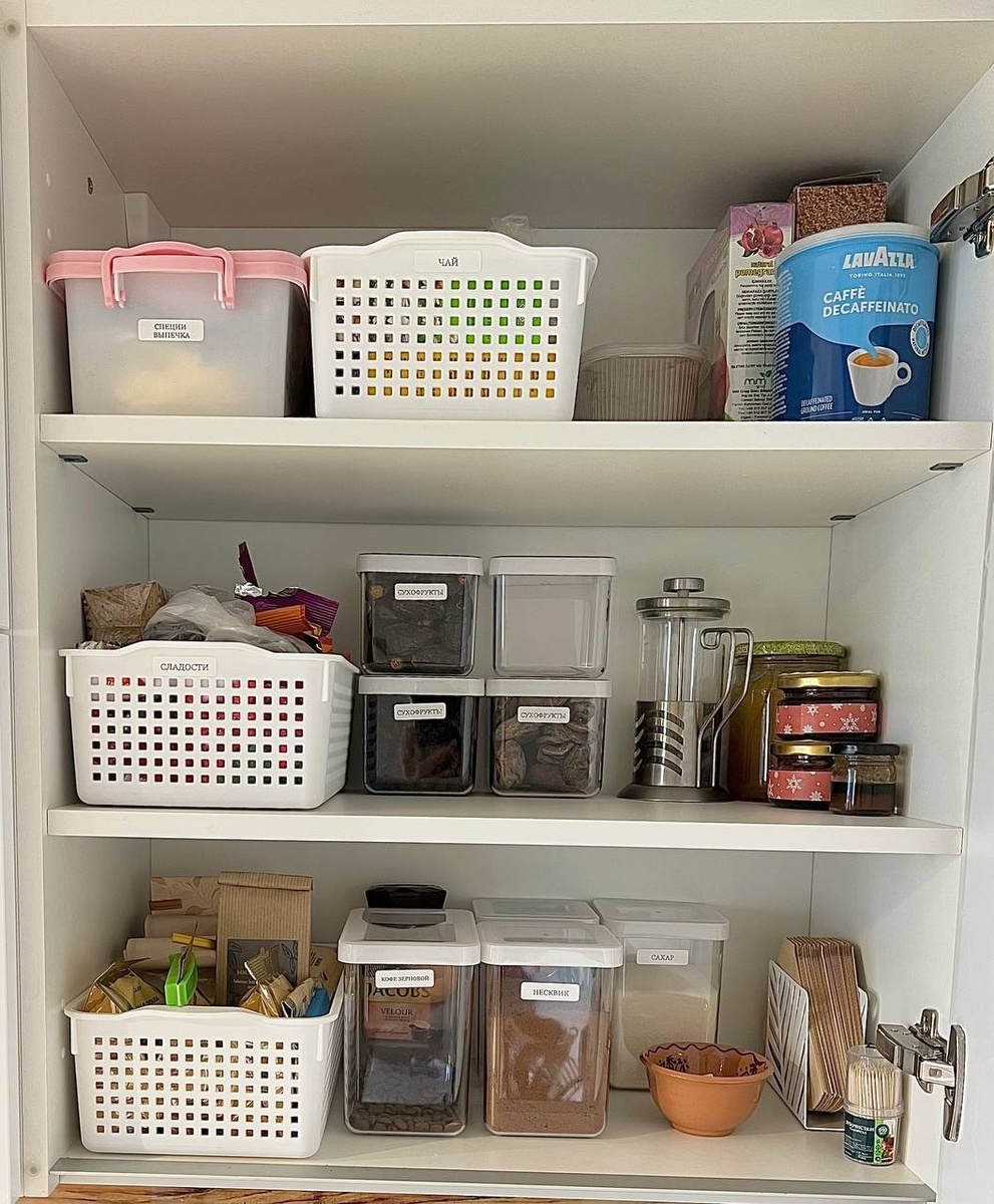 Пример организованного пространства в навесном ящике
