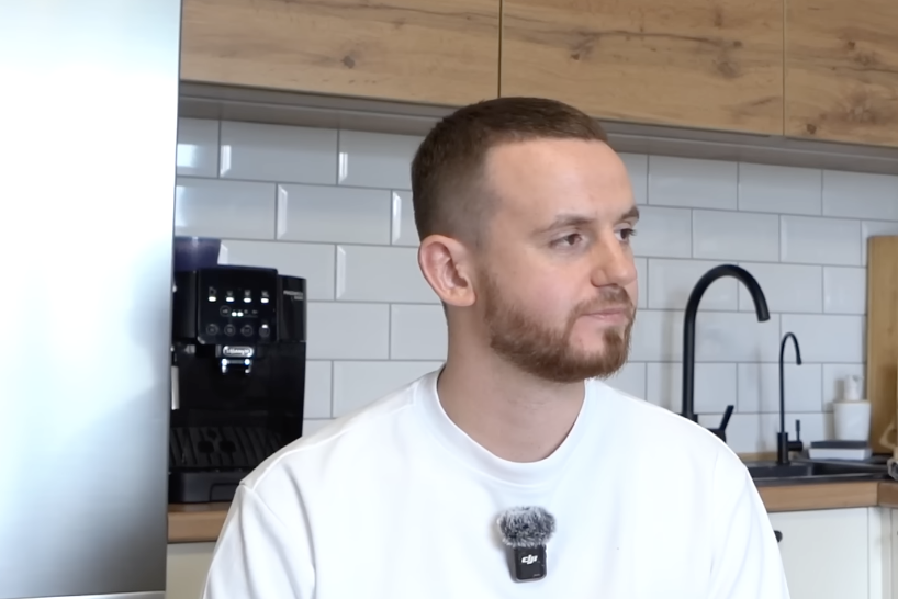 Илья  31 год.  Материал взят с YouTube-канала Дмитрия Машкова.