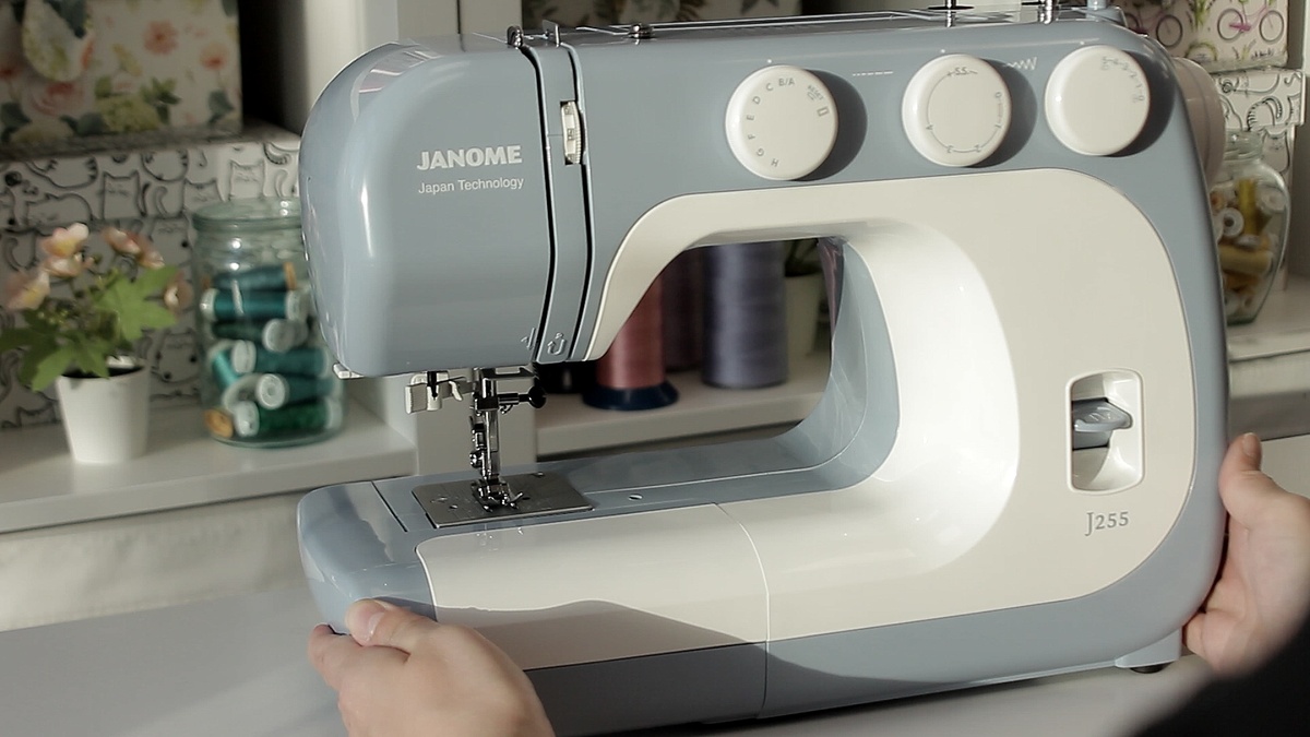 Швейная машинка всегда поможет с декором