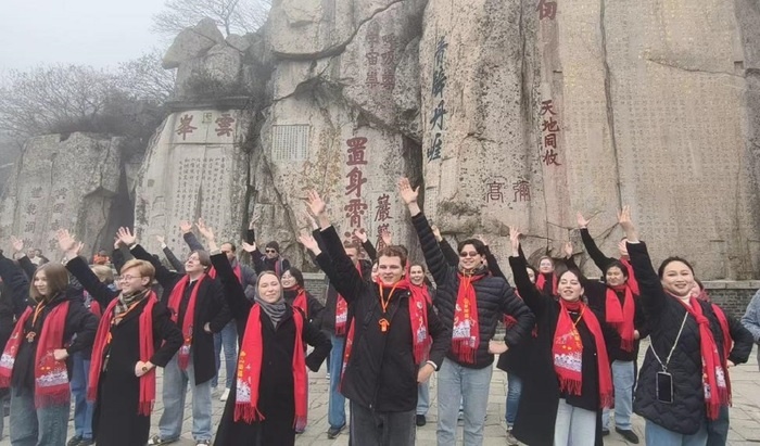    Камерный хор Московской консерватории выступил на вершине священной горы Тайшань в Китае