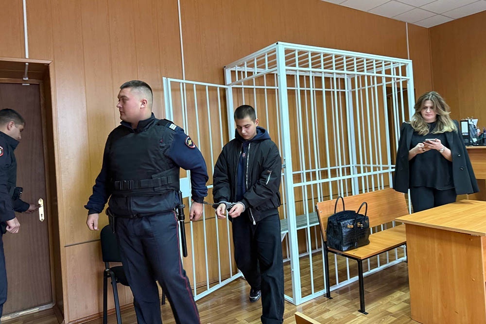    Студент Роман уверял: осознал тяжесть поступка. Он просил не заключать его под стражу, но суд удовлетворил ходатайство следствия. / Юлия Кара-Сал