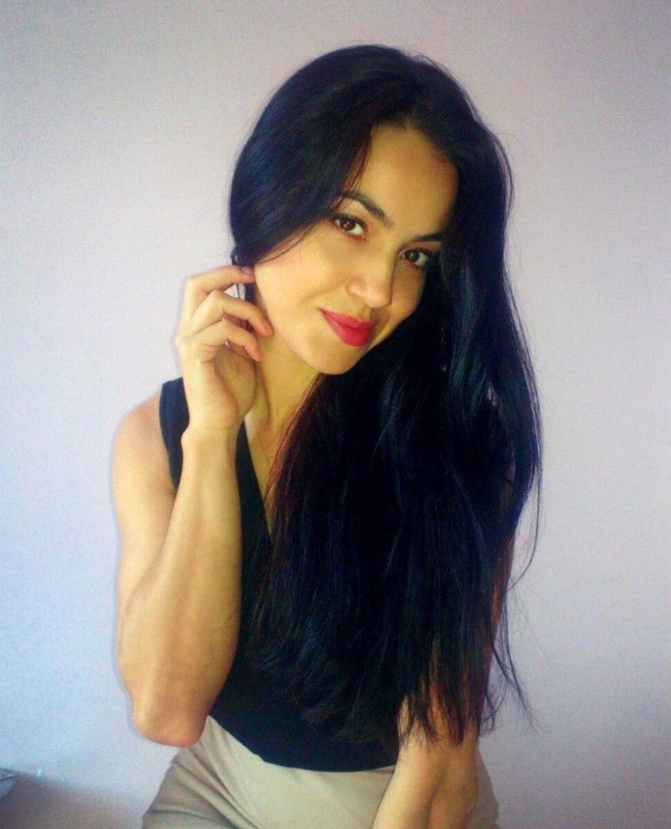 Здесь волосы окрашенные. Красивые, но видна пористость