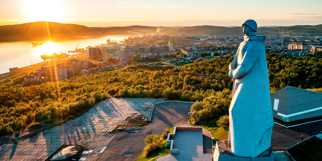 Почему Мурманск так называется?