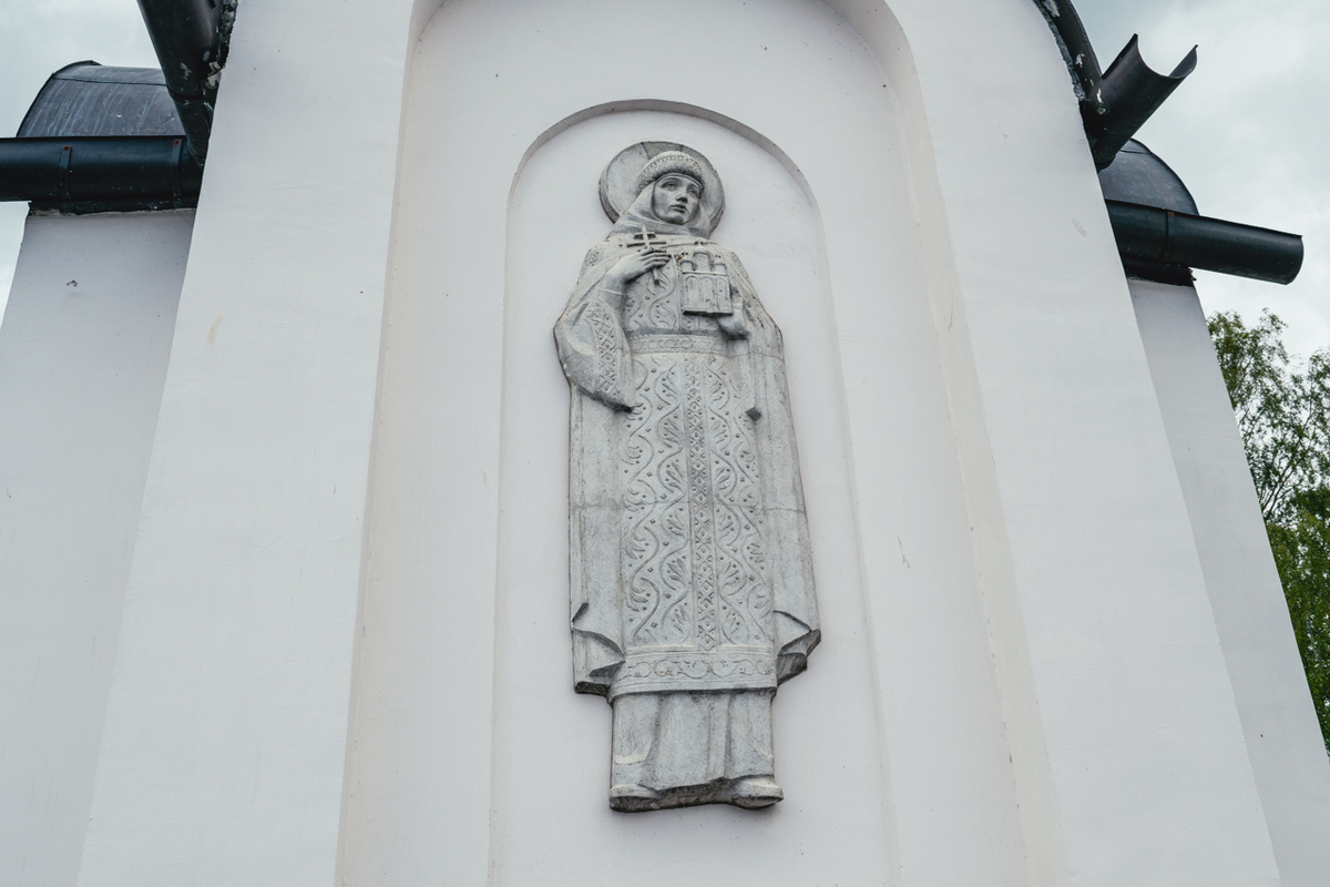 Барельеф св. княгини Ольги на Ольгинской часовне. Фото автора
