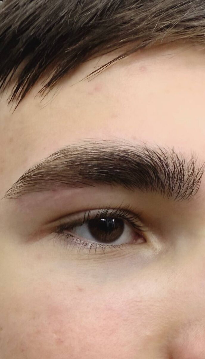 Работа в салоне мужской эстетики "Л.Е.В."