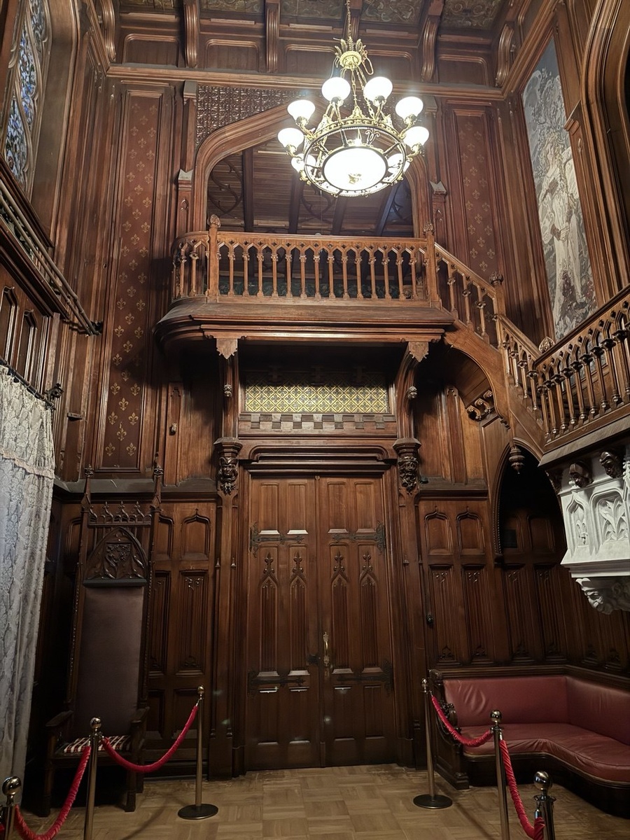 Кабинет Алексея Морозова в готическом стиле. Архитектор Ф. Шехтель