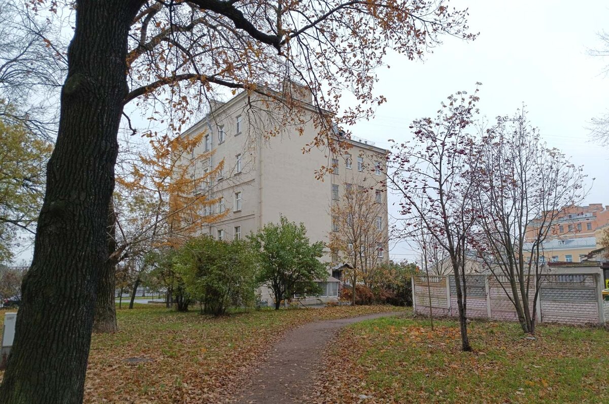 Дом №131 по пр. Обуховской Обороны (вид со стороны ул. Дудко). Фото: Левый Берег, 2025