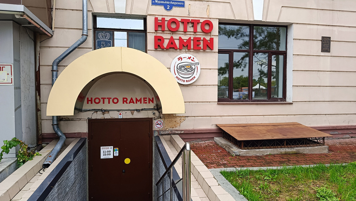 Эти места находятся напротив Комсомольской площади