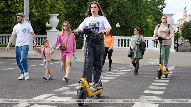 С тех пор, как новая редакция ПДД заставила самокатчиков спешиваться на переходах, смертельных случаев в таких ДТП не зафиксировано