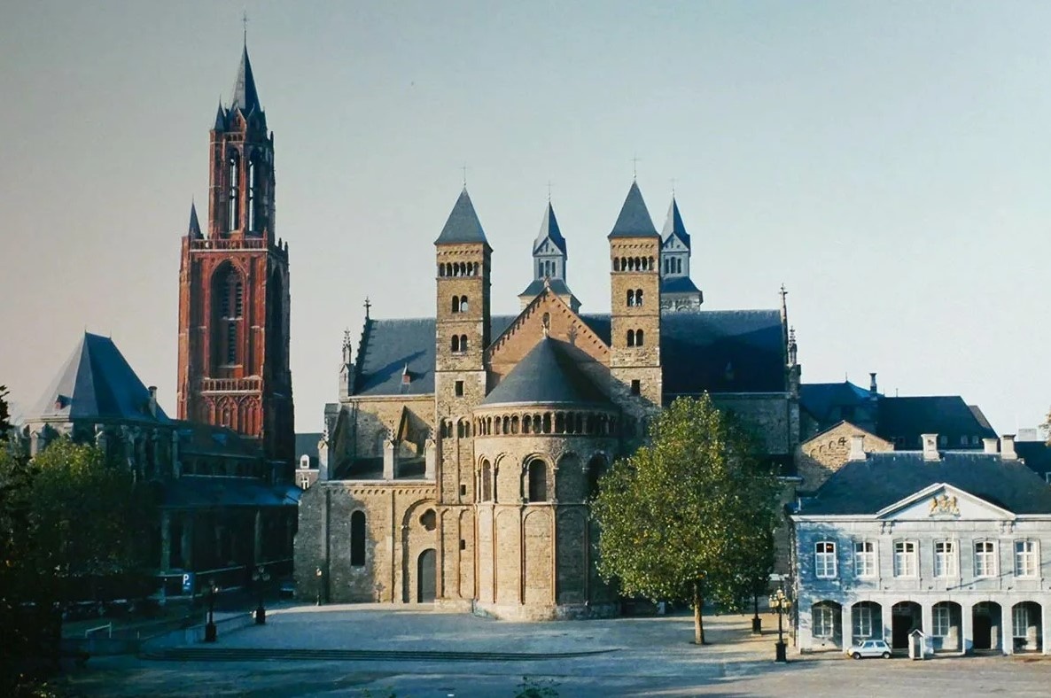 Романский стиль. Базилика Святого Серватия (Нидерланды, 11 век)