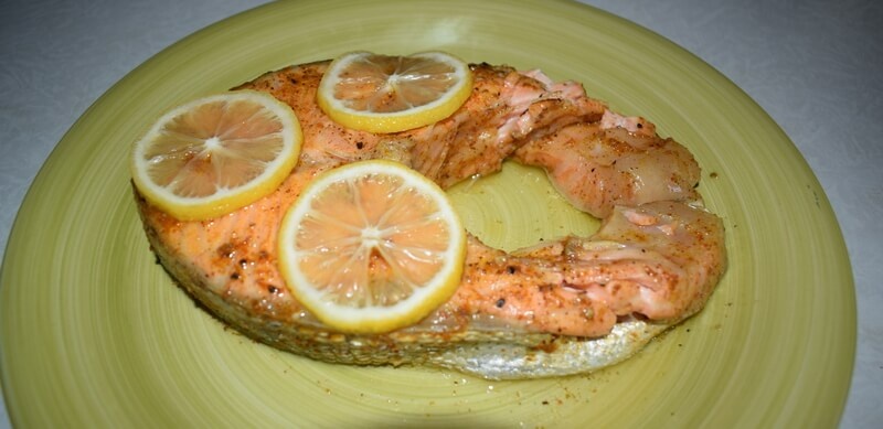 Стейк форели на пару