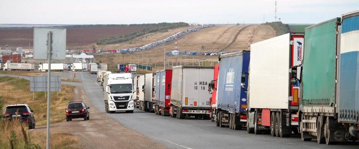 Пробка к середине октября достигла более 10 000 фур.