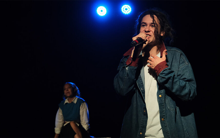    Пушка. Кадр из спектакляТеатральный проект 27