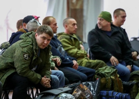    Медийщики затихли. Легализовать силовую мобилизацию на Украине приходится военным