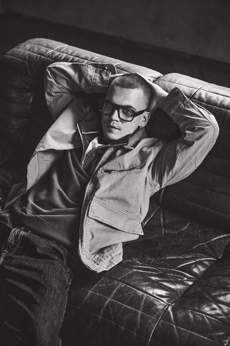    Куртка Timberland (Bootwood); свитшот с молнией на воротнике Tommy Hilfiger; футболка и джинсы, всё Calvin Klein (Jeans Club); оправа Andy Wolf (Ochki Boutique)Екатерина Гербей