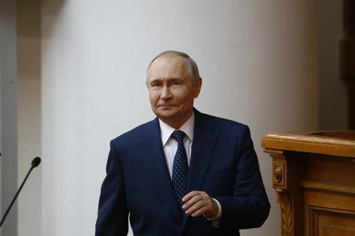 «Всемирная знаменитость»: Такер Карлсон взбудоражил Запад новым заявлением о Путине