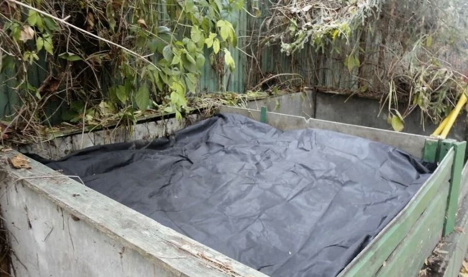 ♻️ Компостная куча зимой: как правильно укрыть, чтобы она “жила” даже в мороз