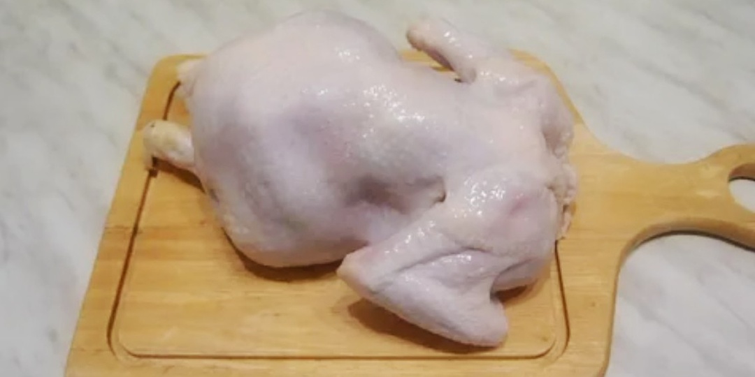 Работница птицефабрики: «Вы пичкаете себя остатками антибиотиков и гормонов, питаясь магазинной курицей. Но есть 3 способа защититься