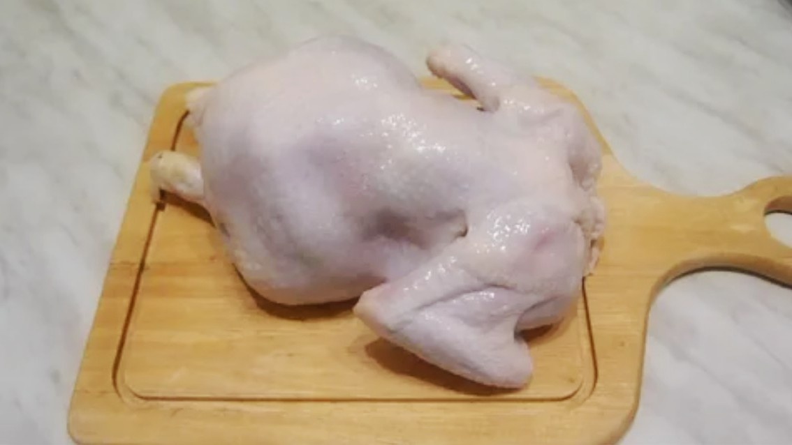 После такого разговора я понял одно - полностью отказаться от курицы я не готов. Но хочу хотя бы уменьшить количество этой "химии" на тарелке. 