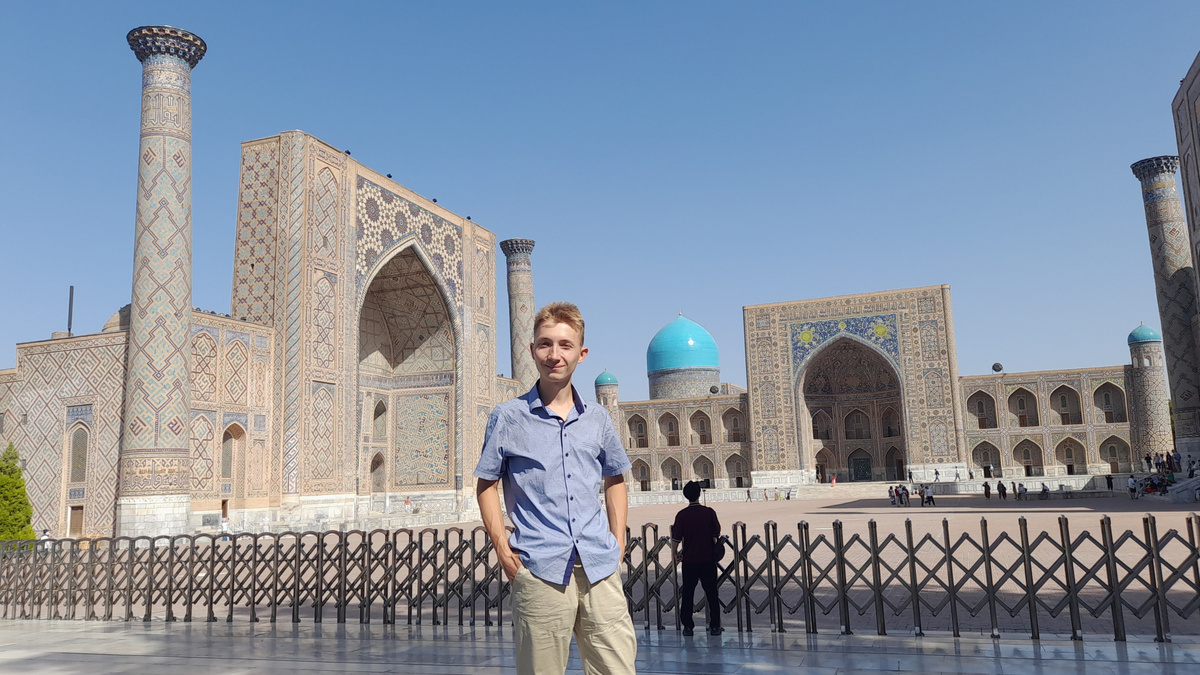 Я на фоне Регистана