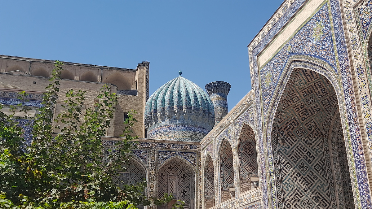 Самарканд, внутренний двор медресе 