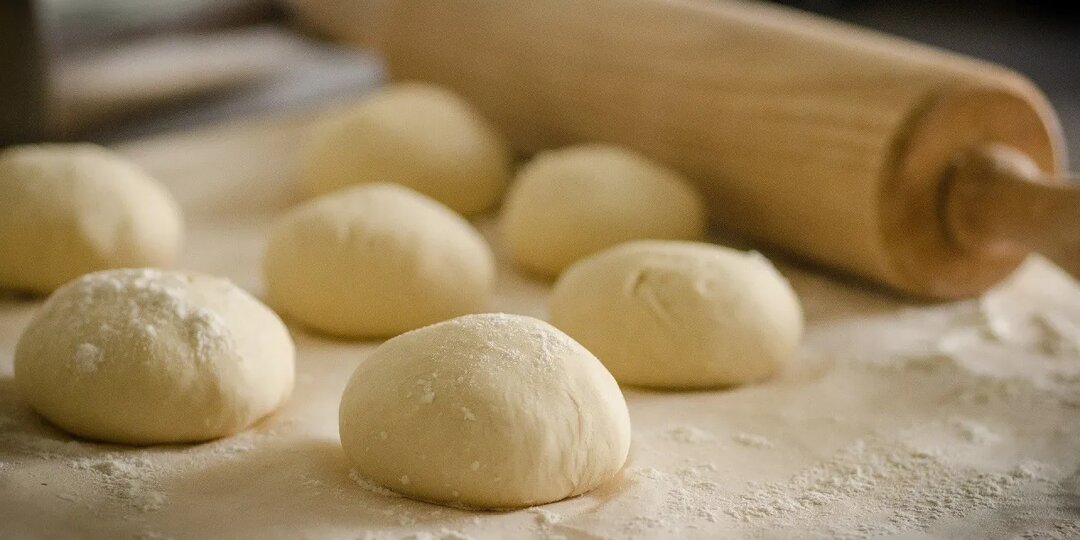 Тесто как живой организм: секреты эластичности, пушистости и хруста